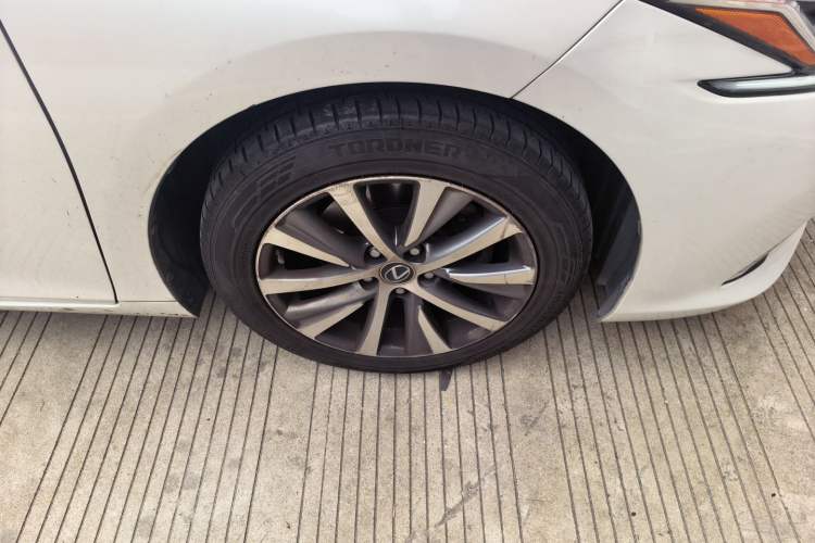 Used Lexus ES 2020 200 Excellence Edition Right Front Wheel Hub