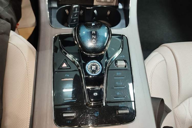Used BYD Han 2025 DM-i Intelligent Driving Edition 125KM LiDAR Flagship Model
