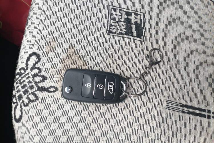 Used Ford Transit 2023 2.0T Diesel Manual Multifunction Commercial Vehicle Mid-axle Mid-roof 5/6 Seats
