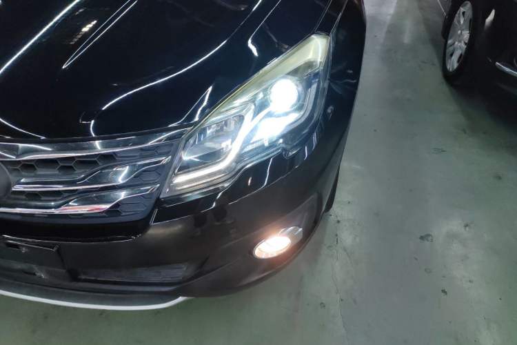 Used GAC Trumpchi GS5 Super 2015 1.8T Automatic Two-Wheel Drive Luxury Edition Left Front Headlight