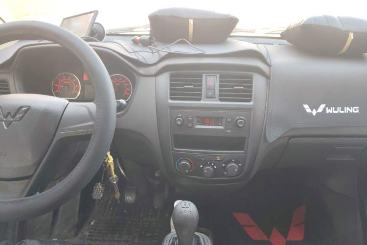 Used Wuling Rongguang S 2023 1.5L Base Version 5/7 Seats
