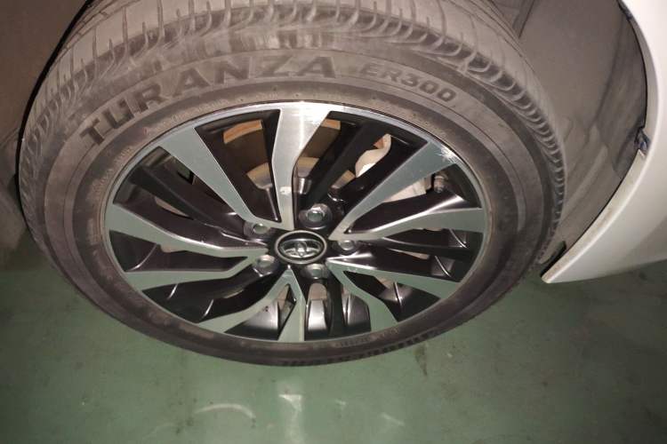 Used Toyota Corolla 2017 Revised Dual-Engine 1.8L E-CVT Elite Edition