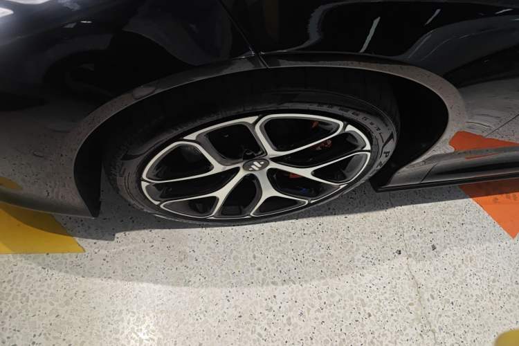 Used IM L6 2025 Ultra Model Left Front Wheel Hub