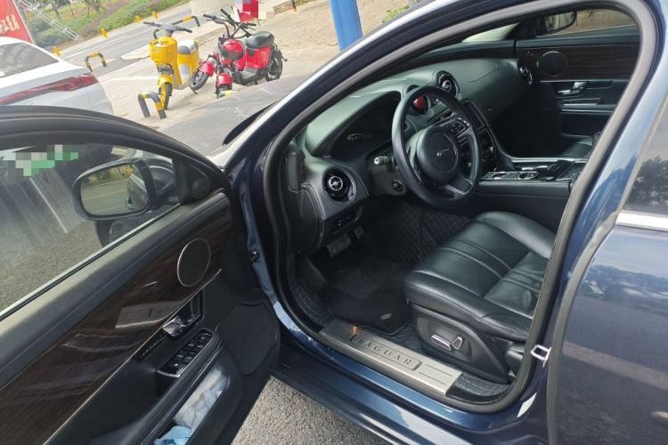 Used Jaguar XJ 2013 XJL 3.0 SC Cambridge Limited Edition Driver Seat