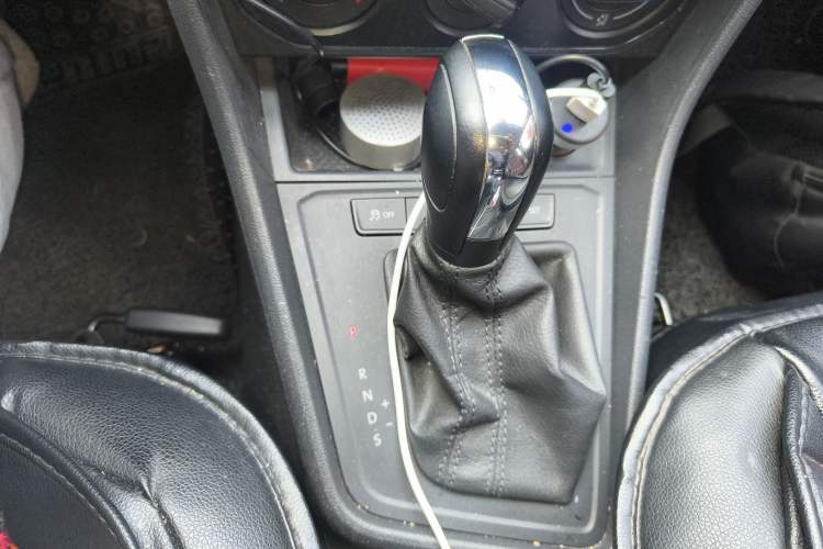 Used Volkswagen Lavida 2017 1.6L Automatic Fashion Edition Gear Lever