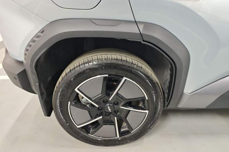 Used Formula Leopard Titanium 3 2025 501 km All-Wheel Drive Intelligent Driving Max Edition Right Rear Wheel Hub