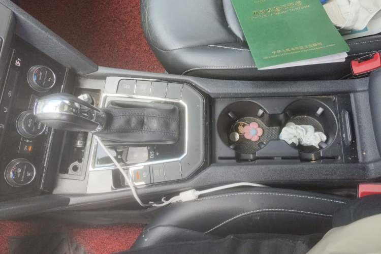 Used Volkswagen Lamando 2018 280TSI DSG Comfort Edition Gear Lever