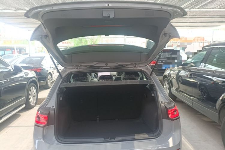 Used Volkswagen Golf 2025 Facelift 300TSI R-Line
