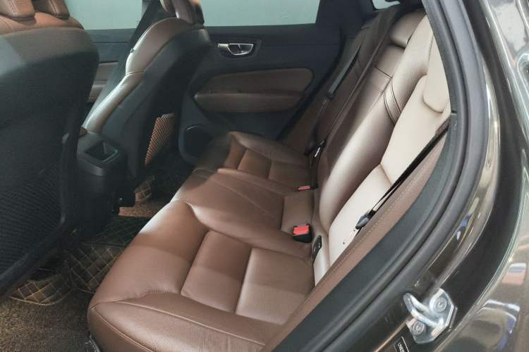 Used Volvo XC60 2021 T5 4x4 Smart Luxury Edition