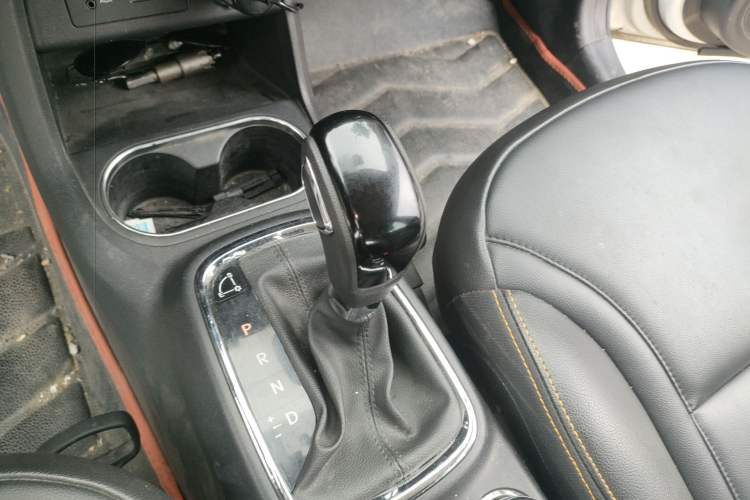 Used Dongfeng Aeolus AX4 2017 1.6L DCT Trendy Style