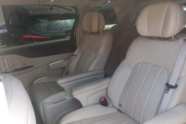 Used VOYAH Dream 2022 0-Emission Version Range of 475 km Interior 4