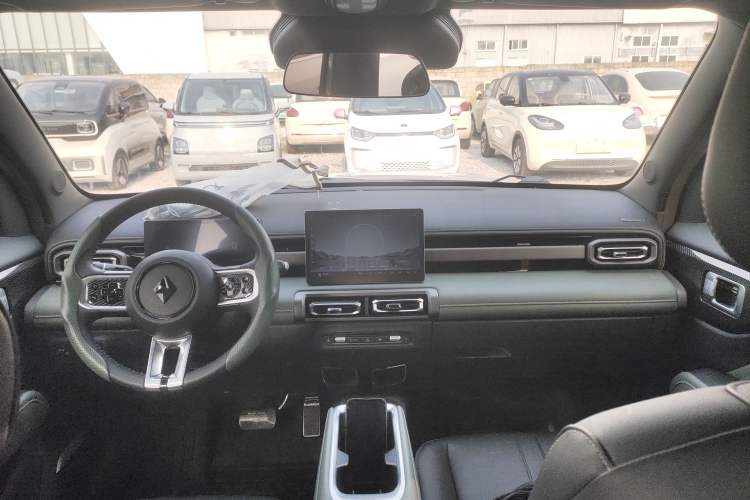 Used Baojun Spark EUV 2024 Prestige Edition 4 Seats Center Console