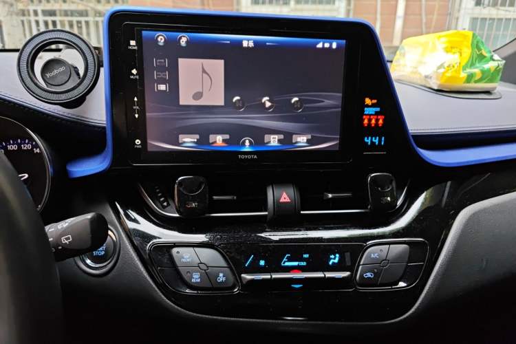 Used Toyota IZOA 2018 2.0L Yichi Version China VI Standard Audio And AC Panel