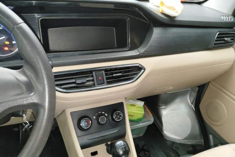 Used CHANGAN KUAYUE Xing V3 2022 1.5L Gasoline Standard-Grade 5-Seater Passenger Vehicle JL473QH Audio And AC Panel