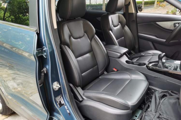 Used Dongfeng Fengon S560 2018 1.8L Manual Urban Model 7 Seats