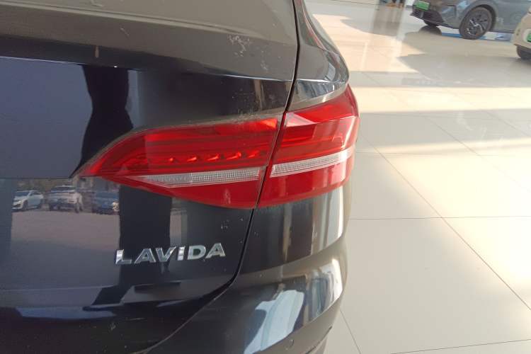 Used Volkswagen Lavida 2019 1.5L Automatic Vision Edition China VI Standard Right Rear Taillight