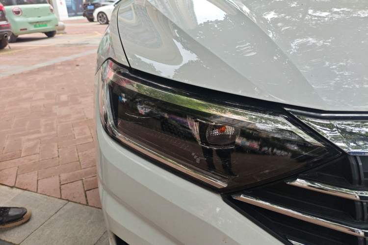 Used Volkswagen Sagitar 2020 200TSI DSG Comfort Version China VI Standard Right Front Headlight