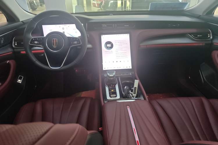 Used Hongqi H5 2024 2.0T Automatic Smart Connect Flagship Edition Center Console