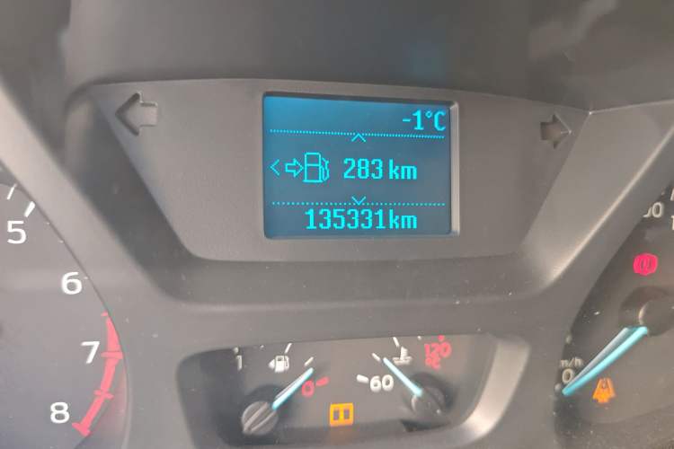 Used Ford Tourneo Custom 2016 2.0T Manual Elite Edition Odometer Close Up