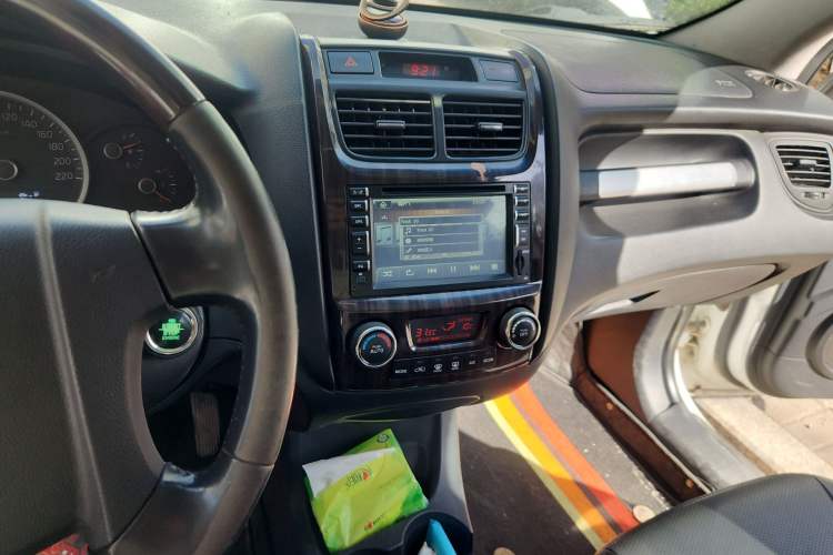 Used Kia Sportage 2013 2.0L Manual Two-Wheel Drive GLS Audio And AC Panel