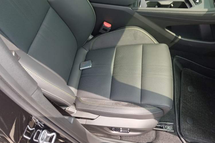 Used Lynk & Co 03 2026 Model 1.5TD DCT Halo Right Front Seat