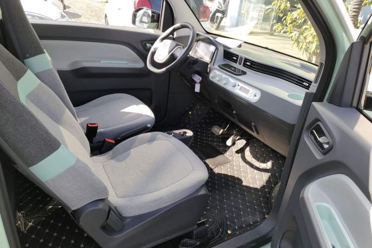 Used Wuling Hongguang MINIEV 2021 Macaron Fashion Model Lithium Iron Phosphate Right Front Seat