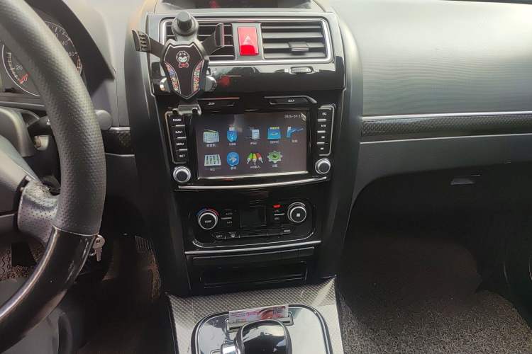 Used Haval H5 Classic 2015 2.0T Diesel Automatic Two-Wheel Drive Advanced Version Audio And AC Panel