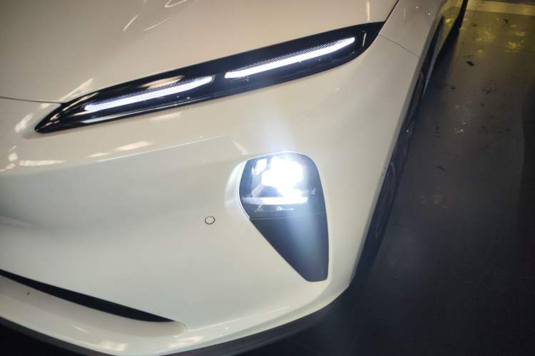 Used Nio ET5 2025 75 kWh Left Front Headlight