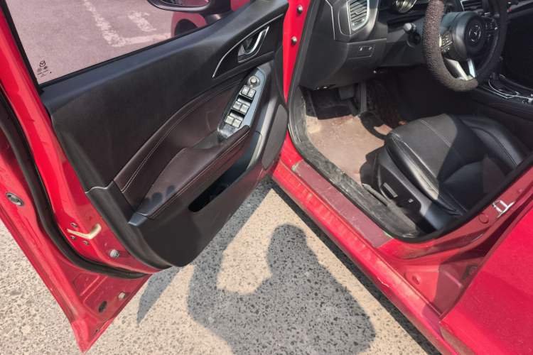 Used Mazda Mazda 3 Axela 2017 Hatchback 2.0L Automatic Sport Model China V Emission Standard
