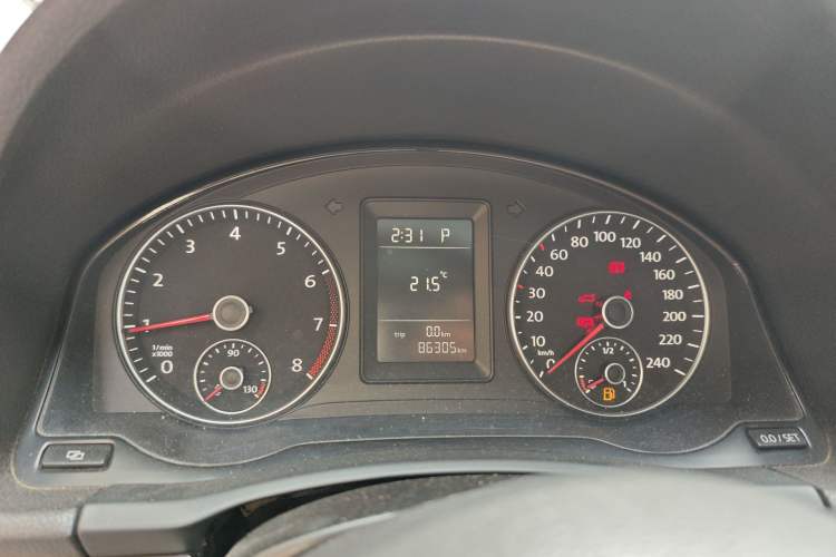 Used Volkswagen Sagitar 2011 1.6L Automatic Comfort Edition Instrument Cluster