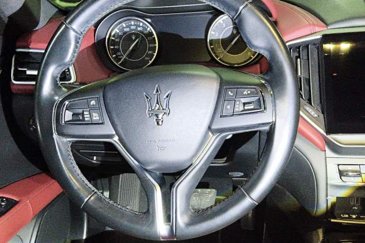 Used Maserati Ghibli 2022 2.0T GT Sharp Edition Steering Wheel