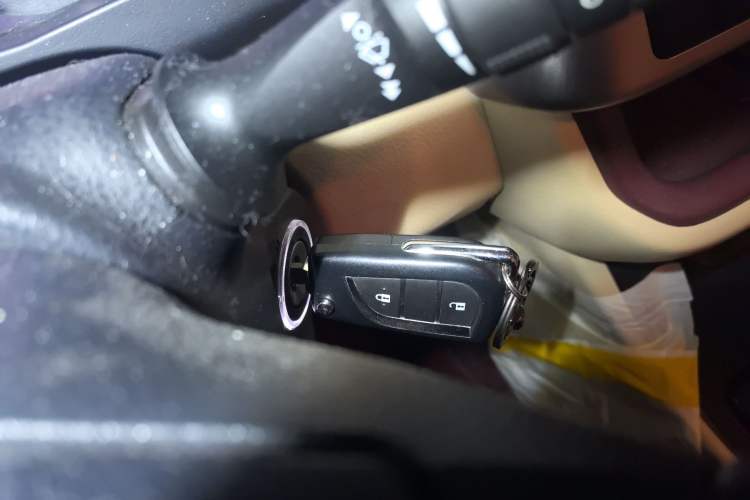 Used Toyota Highlander 2015 3.5L 4x4 Elite Edition 7-Seater Vehicle Key