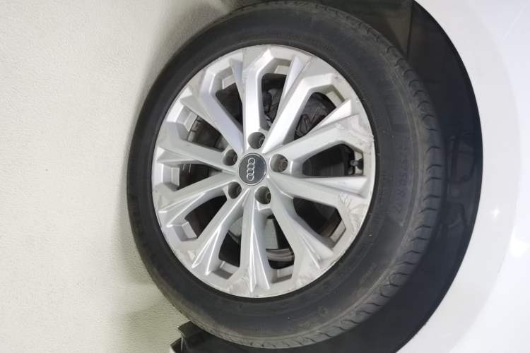 Used Audi A4L 2019 40 TFSI Ambition China VI Right Front Wheel Hub