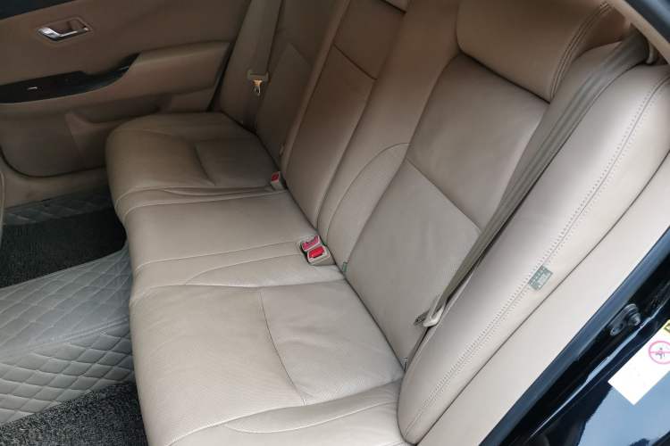 Used Toyota Crown 2011 2.5L Royal Special Edition with Leather and Sunroof