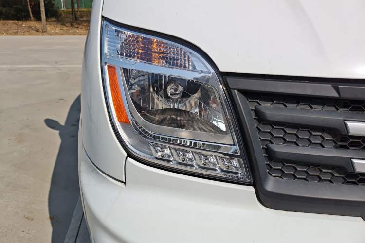 Used SAIC MAXUS Xintu V80 2021 2.0T Manual Classic Aoyuntong Short Wheelbase Ultra-Low Roof 7/8/9-Seater