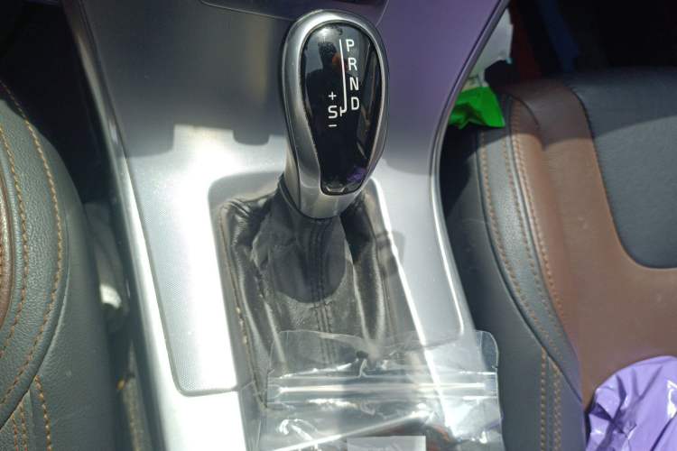 Used Volvo XC60 2017 T5 AWD Smart Upgrade Edition Gear Lever