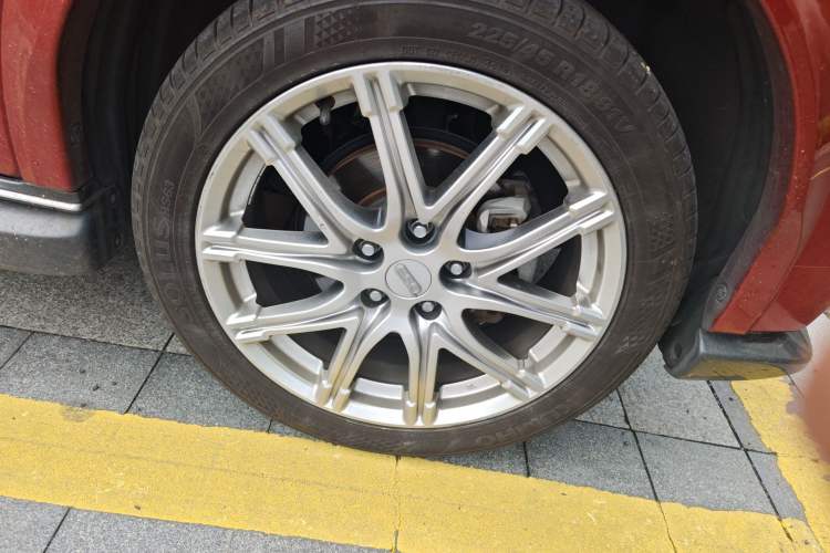 Used Infiniti ESQ 2014 1.6L Spontaneous Edition Right Front Wheel Hub