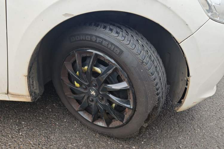 Used Peugeot 301 2014 1.6L Manual Comfort Edition Right Front Wheel Hub