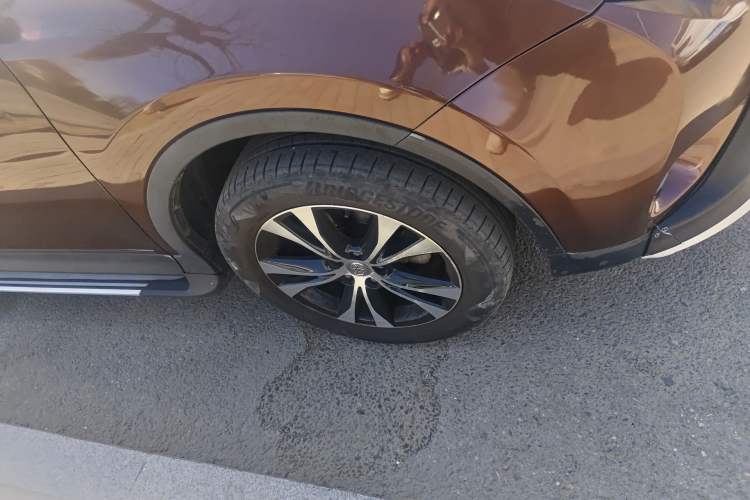 Used Toyota RAV4 2013 2.5L Automatic 4x4 Luxury Edition Right Front Wheel Hub