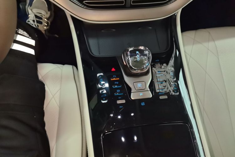 Used Denza D9 2022 DM-i 970 Four-Wheel Drive Flagship Model