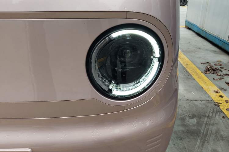 Used Geely Galaxy Panda 2024 Panda Mini 200km Endurance Bear Left Front Headlight