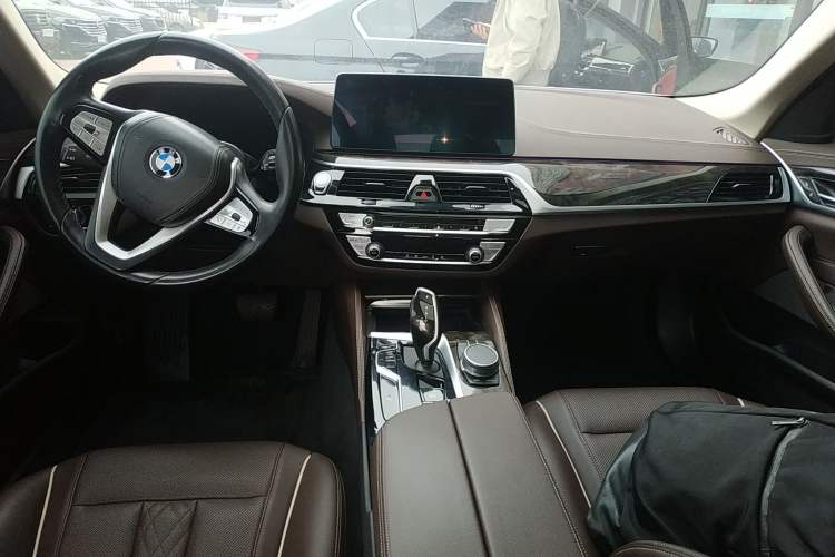 Used BMW 5 Series 2022 Restyled 525Li Luxury Package Audio And AC Panel