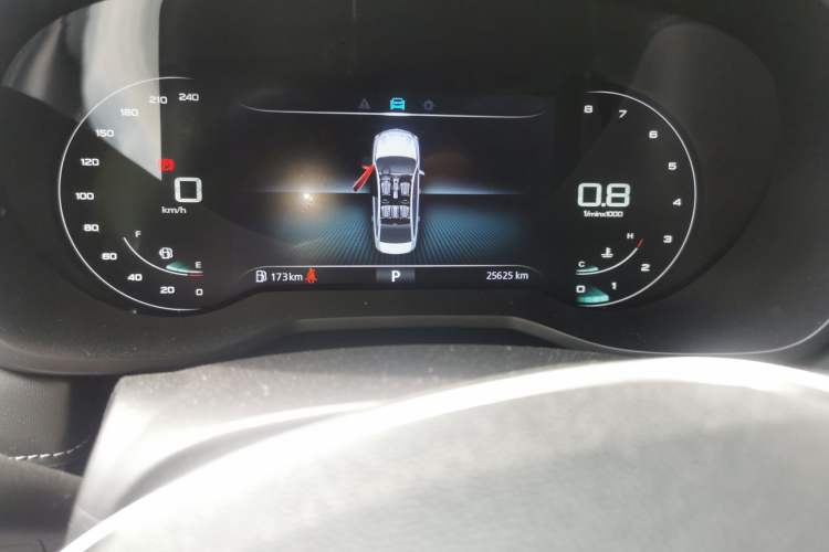 Used Roewe i5 2020 1.5L Automatic 4G Connect Luxury Flagship Edition Odometer Close Up