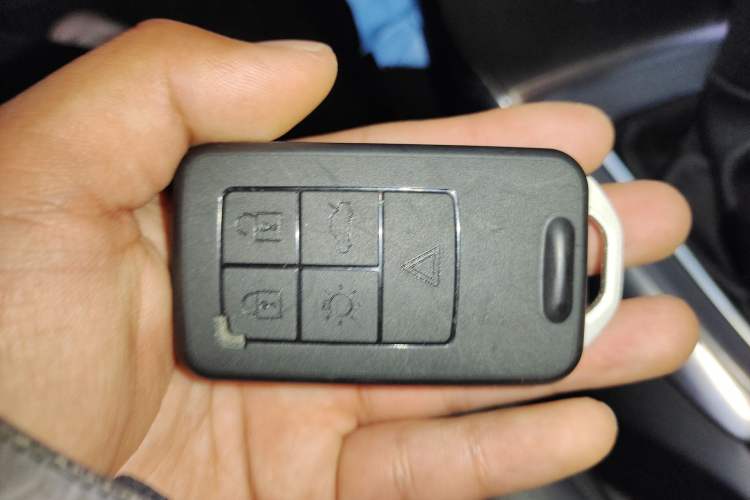Used Volvo V40 2014 2.0T Zhiya Edition Vehicle Key