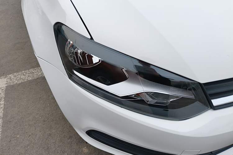 Used Volkswagen Polo 2014 1.4L Manual Fashion Edition Right Front Headlight