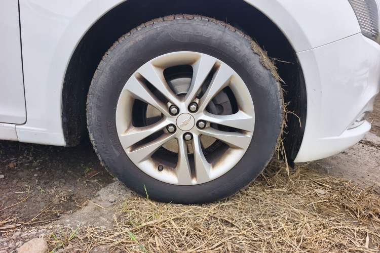 Used Chevrolet Cruze 2015 1.5L Classic SE MT Right Front Wheel Hub