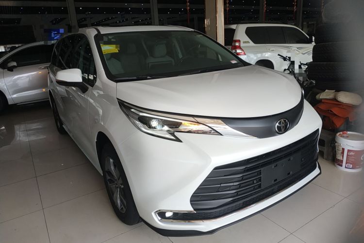 Used Toyota SIENNA 2026 Model 2.5L Dual-Engine Two-Wheel-Drive Comfort Edition Front Right 45 Deg