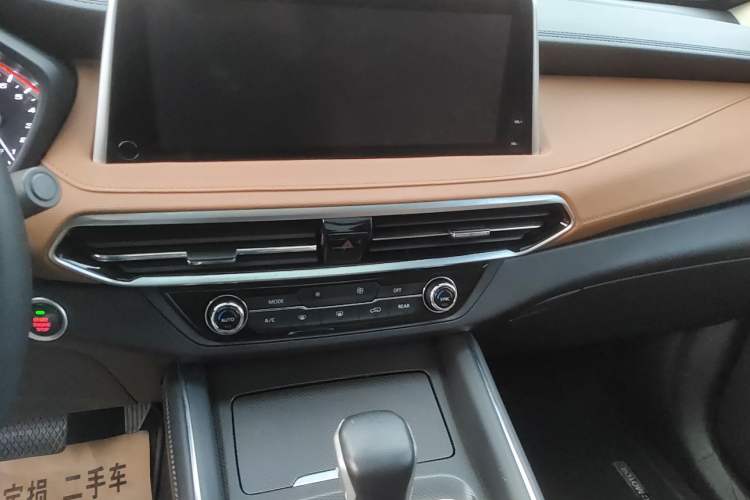 Used SAIC MAXUS D90 2017 2.0T Automatic All-Wheel Drive Sirius Audio And AC Panel