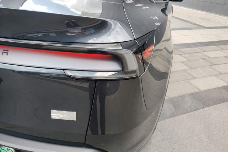 Used Tesla Model Y 2025 Rear-Wheel Drive First Edition Right Rear Taillight