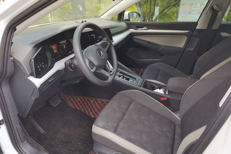 Used Volkswagen Golf 2023 200TSI DSG Left Front Seat